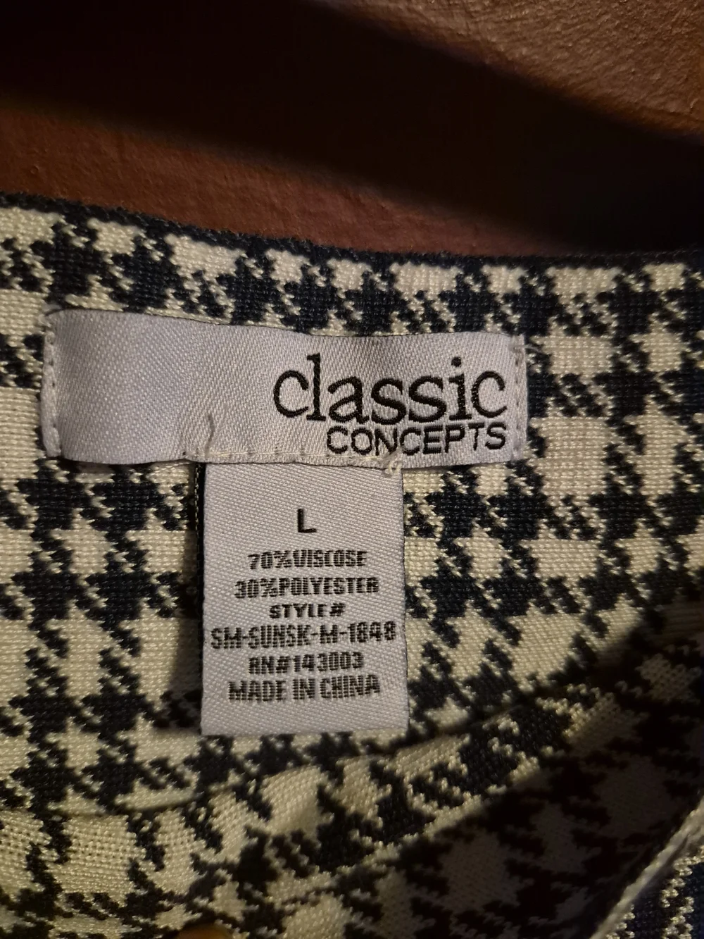Classic Concepts Women's Blue and White Houndstooth Flare Bottom Skirt - L